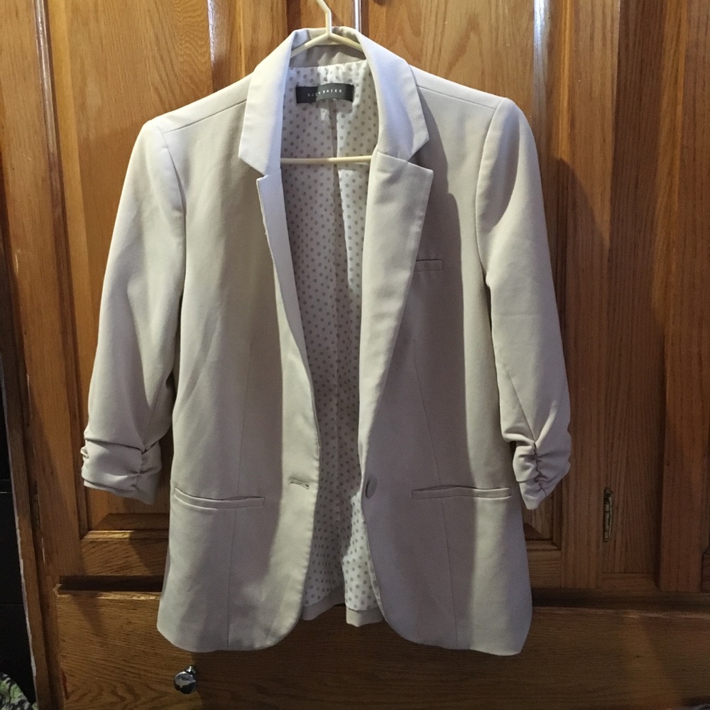Suzy shirt cream colour Blazer